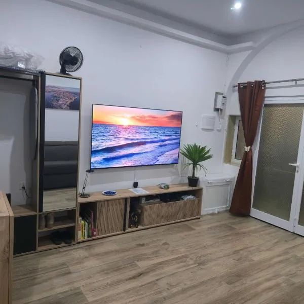 Studio Groundfloor Apartment、グジラのホテル