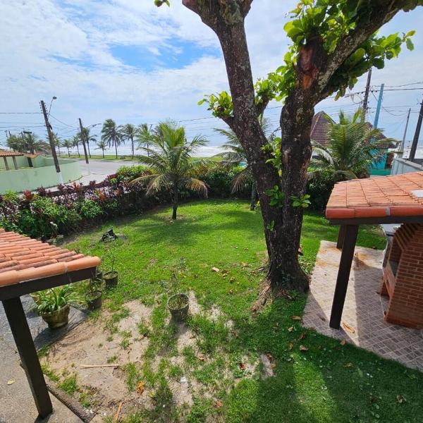 Casa frente para o mar com churrasqueira
