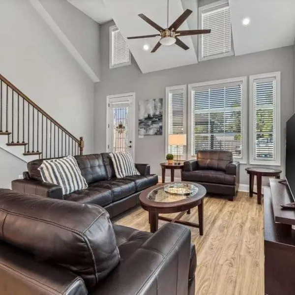 Luxury 2 bedroom townhouse #3, Hotel in Lake Charles