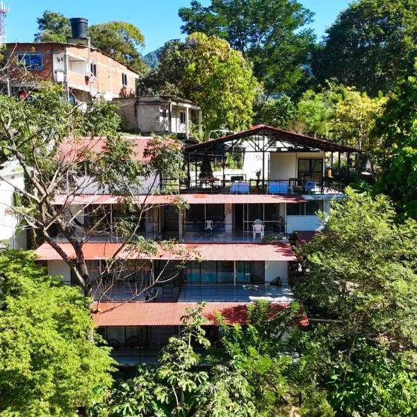 Minca Seasons Birds, viešbutis mieste Minca