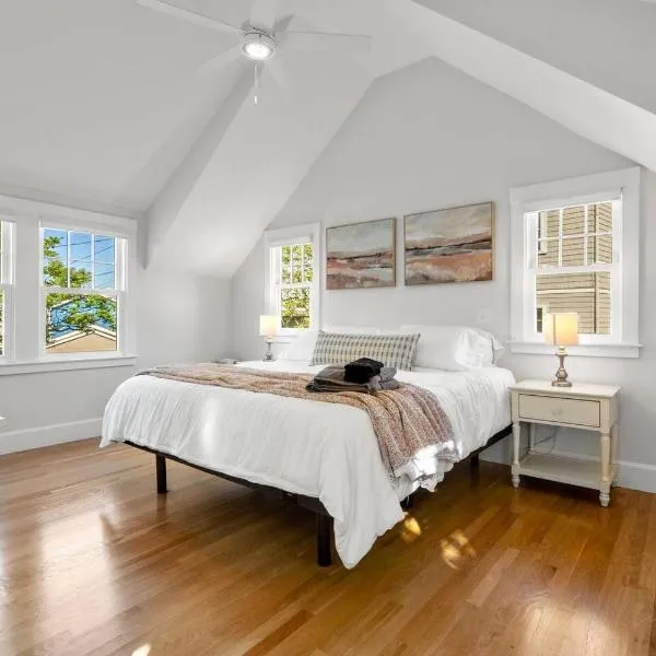Dog Friendly 2BR Home Walk to Beach+Bearskin Neck, hotel in Rockport