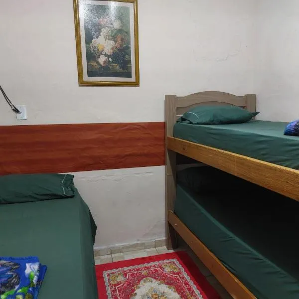 Casa em Aparecida para quatro pessoas próximo ao santuário nacional, отель в городе Апаресида