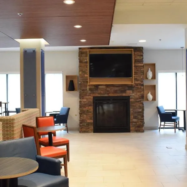 Holiday Inn Express Hotel & Suites Rochester Webster by IHG, hotel u gradu Webster