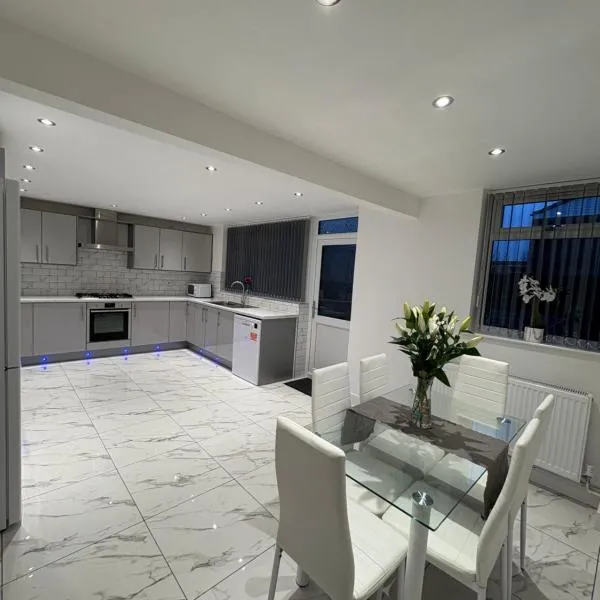 Luxury modern guest house, Hotel in Birmingham