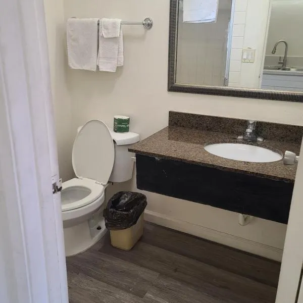 Relax Inn And Suites، فندق في إل كاجون