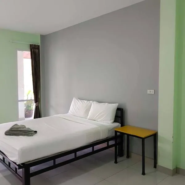 โรงแรมสิริพรชัย 2, hotel din Takua Pa