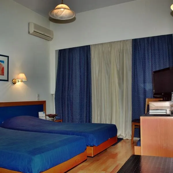 Hotel Elena, hotel Lamíában