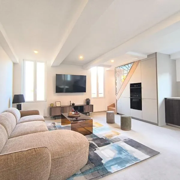 Elegant Renovated Apartment Nice Port AC Sleeps 4, hotell i Nice