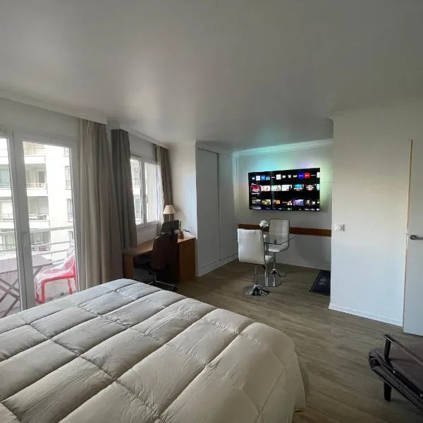Luxueux Appartement Climatisé La Défense Arena Concert, hotel di Courbevoie