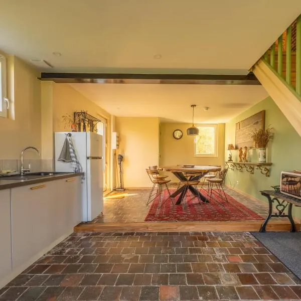 Le Petit Pré terrace & private parking, hotel en Saonnet