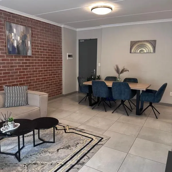Large 3 Bedroom Apartment in Midrand, Waterfall City - More space than a hotel room - Ideal for families, groups and work trips - 18A Elizabeth Place, hotel Midrandban