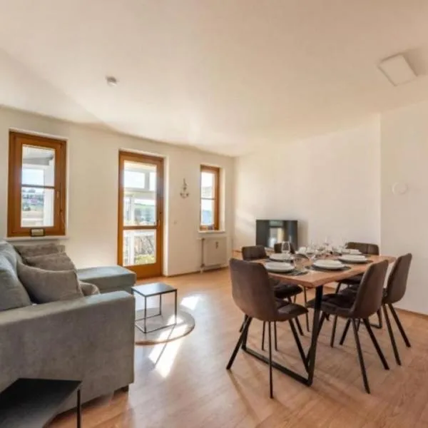 Komfortable 2 BR Ferienwohnung direkt in Riegersburg Ruhe & Genuss，Größing的飯店