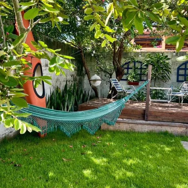 Hospedagem no Ônibus Navy na Praia da Baleia - Jacaraípe, hotell i Serra