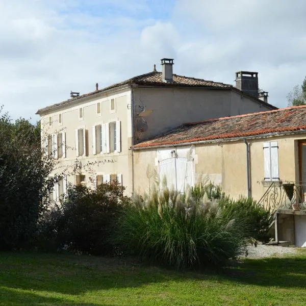 La Vieille Distillerie, hotel v mestu Le Tâtre