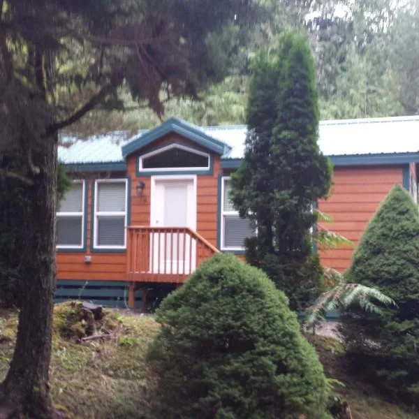 Tall Chief Camping Resort Cottage 4, hotel in Fall City