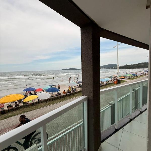 Apto Frente Mar Bombas