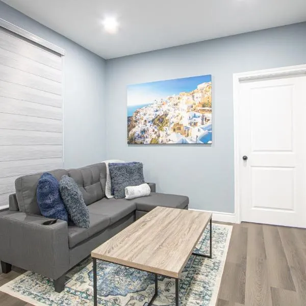 Designer 2BR Suite - Steps to Vic Hospital - Wortley, hotel in London