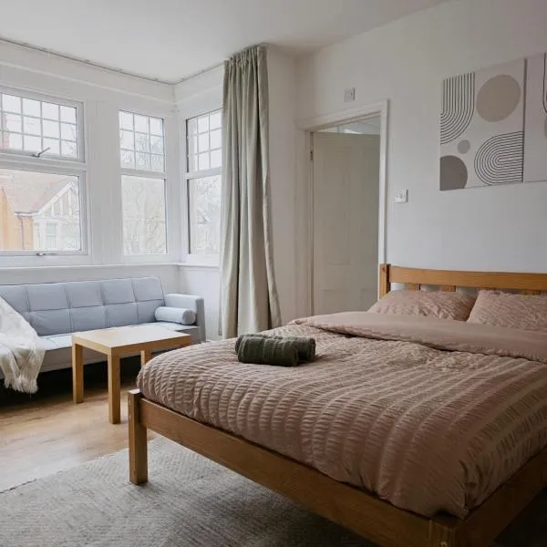 Large Ensuite Rooms Near University Town Centre & Hospital, hotel v destinaci Reading