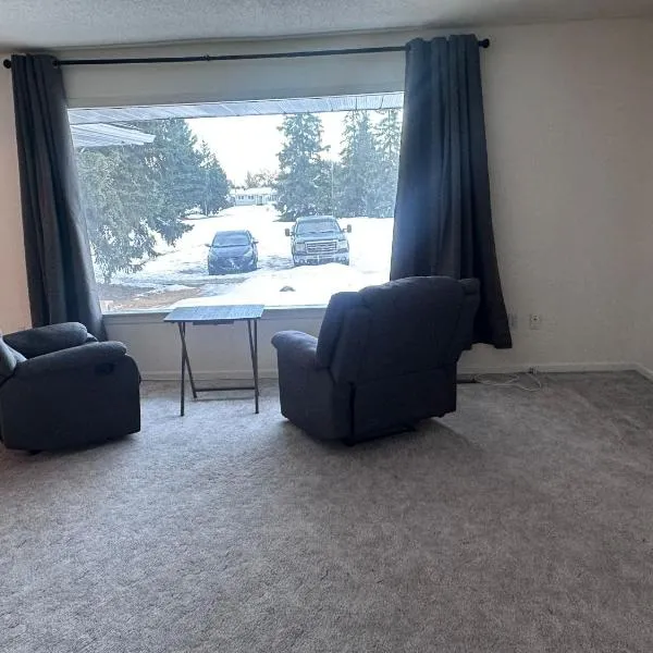 4 Private rooms with built-in closet & desk, hotel a Edmonton