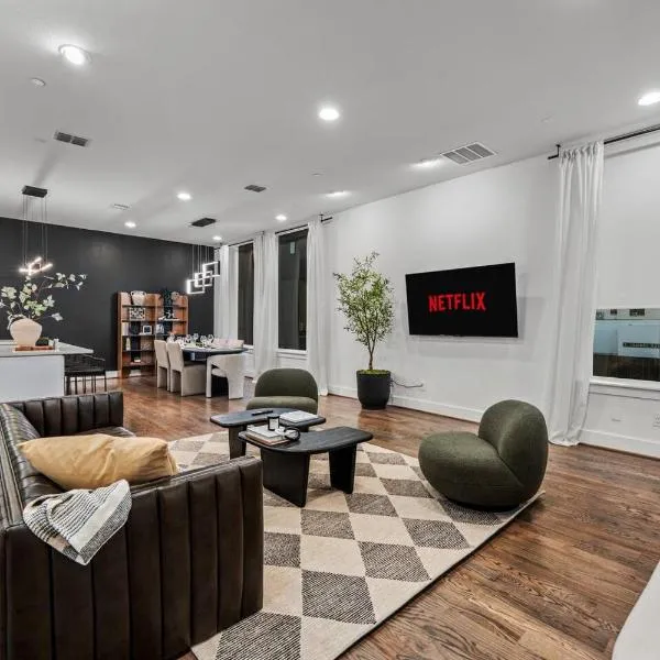 Luxury 3BR Dallas Bishop Arts - Skyline View from Rooftop - Garage - MiniGolf - Firepit - WORLD CUP, hotel sa Dallas