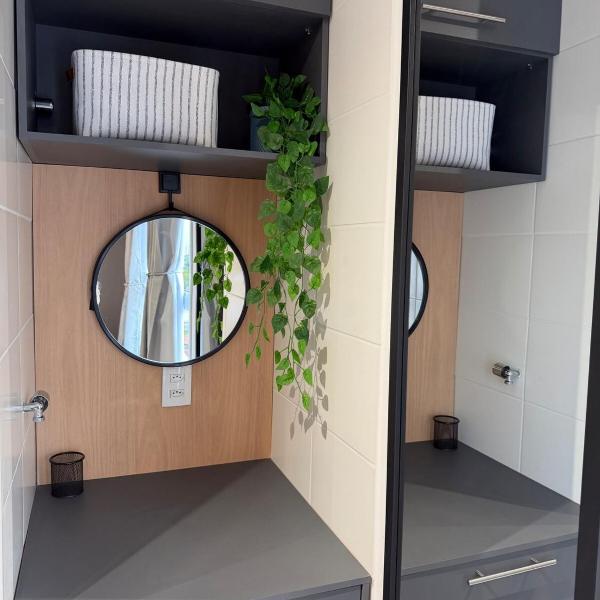 Studio 63 novo, luxuoso e completo com ar condicionado e cama Queen Size - Centro Mogi - Até 4 Pessoas - Foto 3