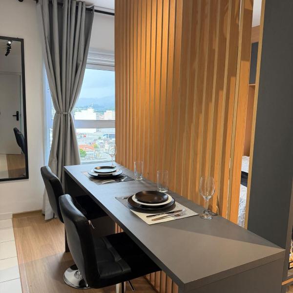 Studio 63 novo, luxuoso e completo com ar condicionado e cama Queen Size - Centro Mogi - Até 4 Pessoas - Foto 4