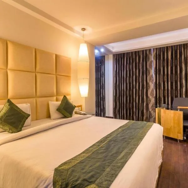 Airport Hotel Grand, New Delhi, hotel i Mahrauli