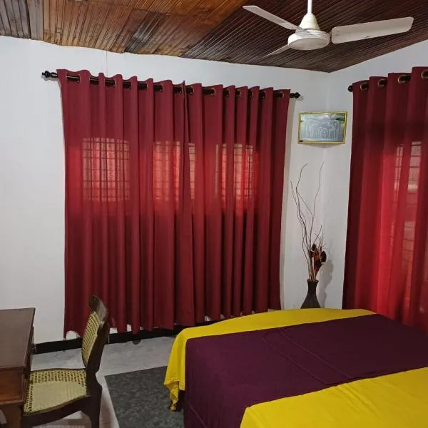 Solar House Hotel, hotel a Dikwella