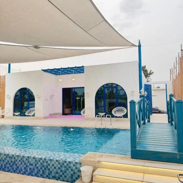 Santorini check in, hotel u gradu Ras el Hajma