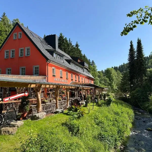 Erlebnishotel & Restaurant Fichtenhäusel am Pöhlagrund, hotel en Kühberg