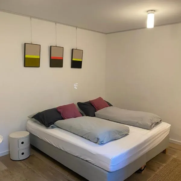 Helle Souterrainwohnung mit Komfort，慕尼黑的飯店