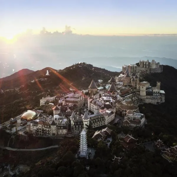 Mercure Danang French Village Bana Hills – hotel w mieście Da Nang