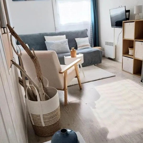 Studio cosy avec piscine et parking à Gruissan, hotel a Gruissan