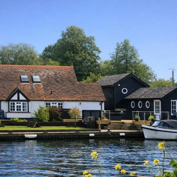 Island Cottage with Boat in Henley-on-Thames, hotel en Henley-on-Thames