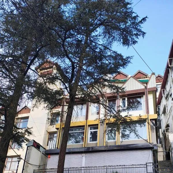 Awadh Palace the mall, hotelli kohteessa Shimla