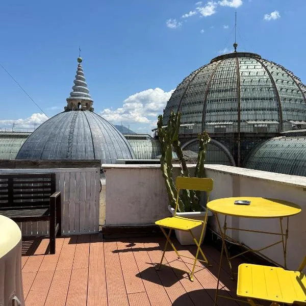 Tiny Nest Over Naples, Private Panoramic Terrace, готель у Неаполі