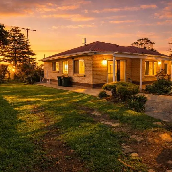 Tidal Pool Spa-Retreat - Central Kingscote, hotel din Kingscote