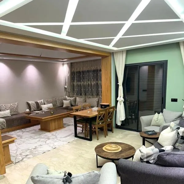 Élégant & Spacieux - Résidence Sécurisée à Témara, hotel en Temara