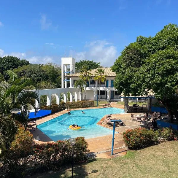 Flat com Piscina Guarajuba 2 Quartos 100m da Praia, hotel a Camassari