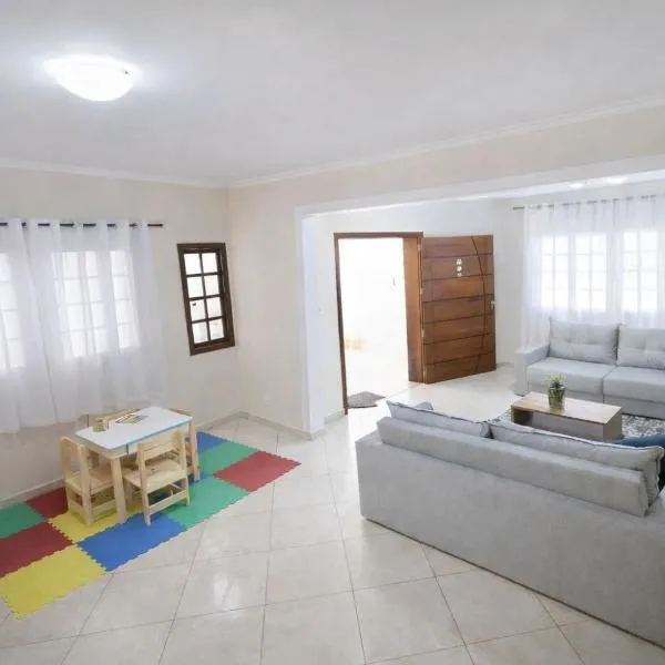 Casa Familiar Morada a Poucos Metros do Santuário de Aparecida, Hotel in Aparecida