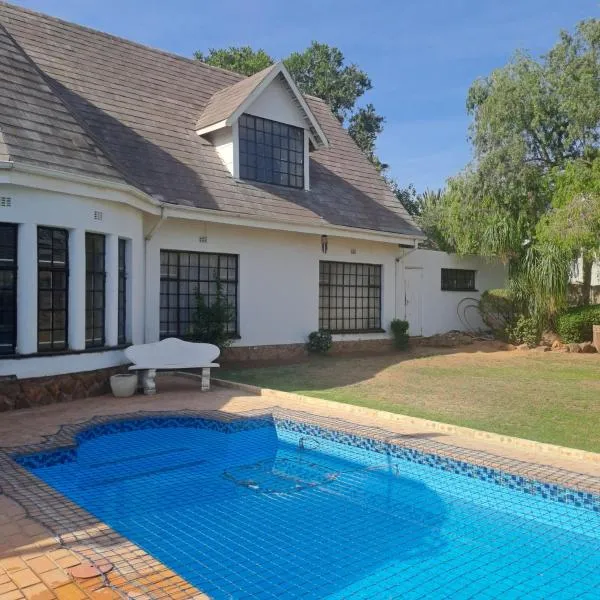 33 On Driedoring, hotel i Kempton Park