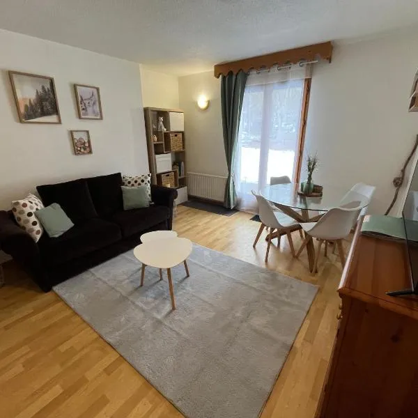 Studio confortable dans résidence avec piscine, Hotel in Samoëns