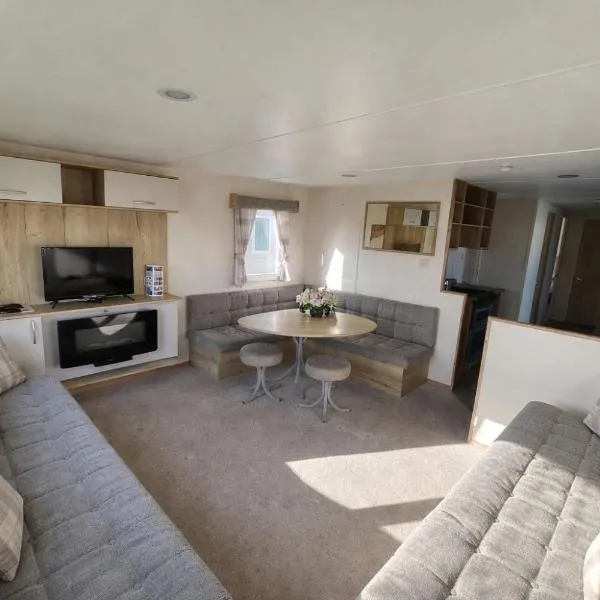 Reeva's Resort at Littlesea Holiday Park, Weymouth – hotel w mieście Wyke Regis