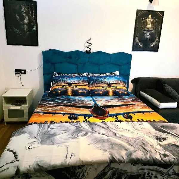 Gorila 1, hotel Voždivacban