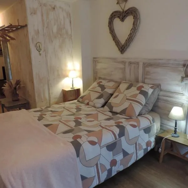 Auprès du Lavoir, hotel v destinaci Remigny