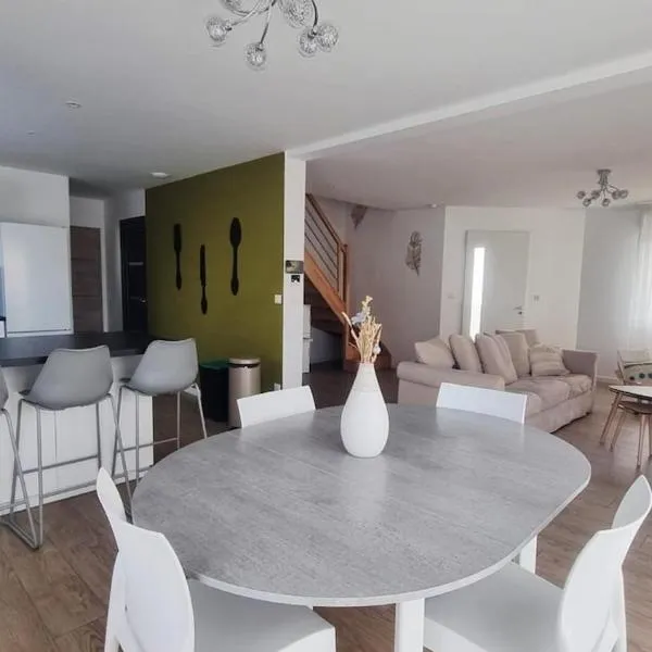 Superbe Maison avec jardin – hotel w mieście Bezannes-les-Reims