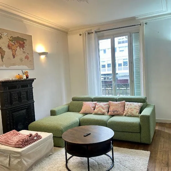 Comfort Parisian Room and Sofa Bed 1 min to Metro M4 & T3A: Paris'te bir otel