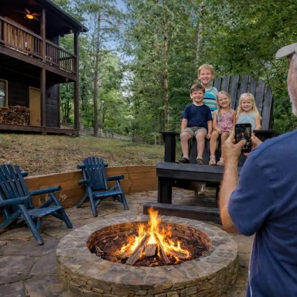 DeerWoodsLodge DOT com-Ellijay Coosawattee River-Sleeps 16-ARCADE-Hot Tub-Fire Pit-Winery's, hotel Ellijayben