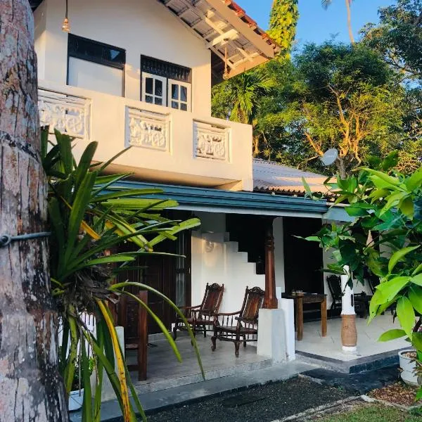 Coco Breeze Villa, hotel em Talpe