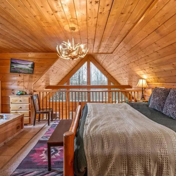 Couples or Fam Fun, King Bed, Pool Table, Jacuzzi, Hot Tub, viešbutis mieste Gatlinburgas